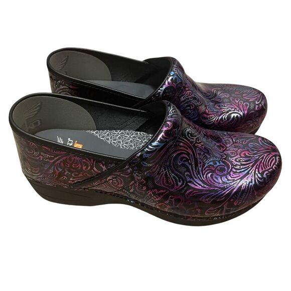 Dansko XP Purple Engraved Floral Clogs Size 10.5-11 NEW - Picture 3 of 7